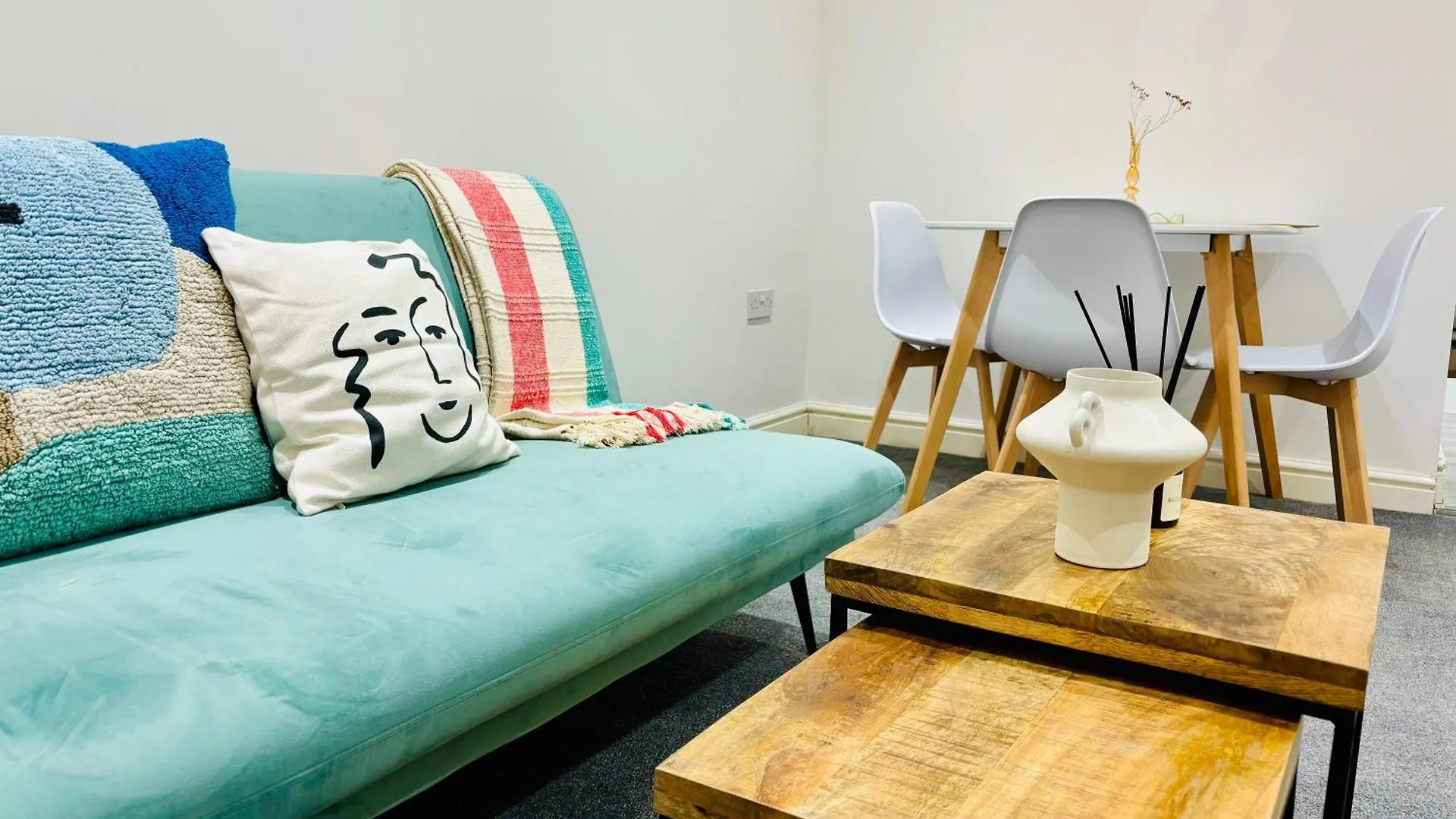 Quays Apartment - Outside Space Gloucester 0*,  United Kingdom